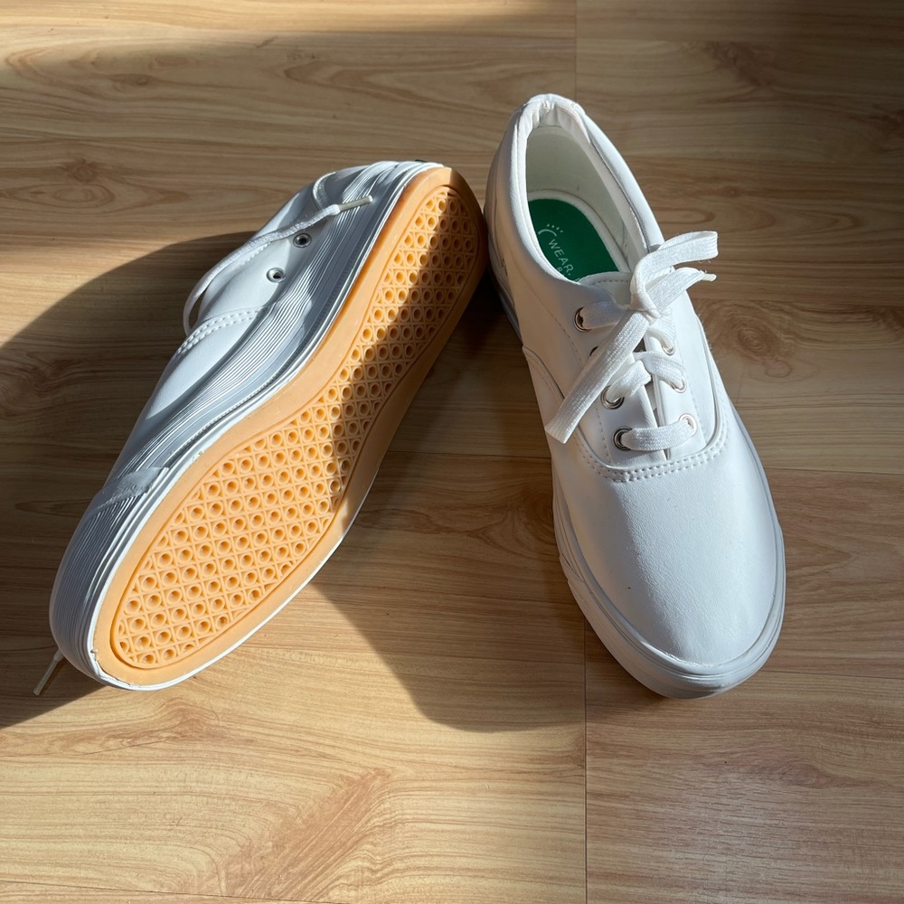 wear ever bare traps white shoes